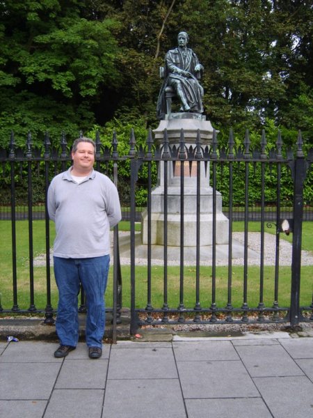 jasonnexttostatueofarthurguiness.jpg
