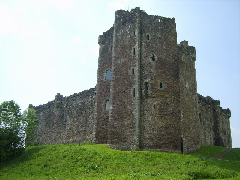 sideofdounecastle.jpg